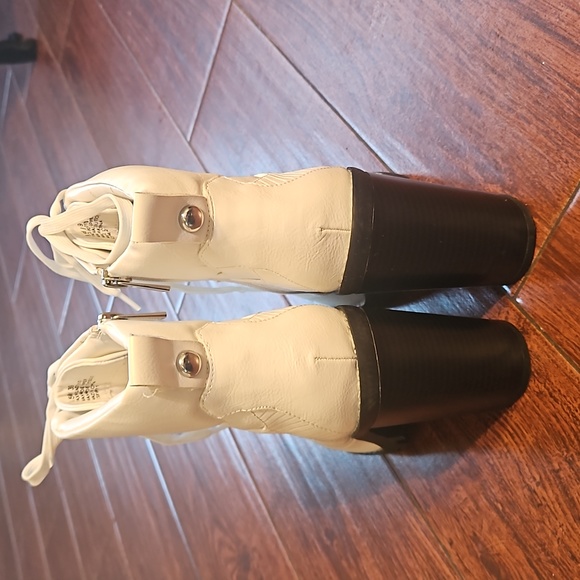 BCBG booties - Picture 2 of 10